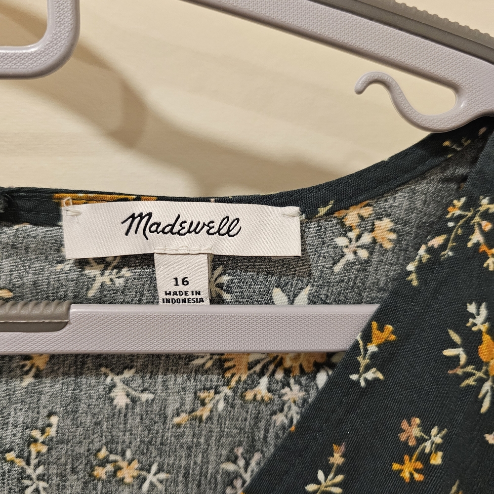 Madewell Poplin V-neck Bubble Sleeve Mini Dress in Fresh Sprigs - Picture 6 of 10